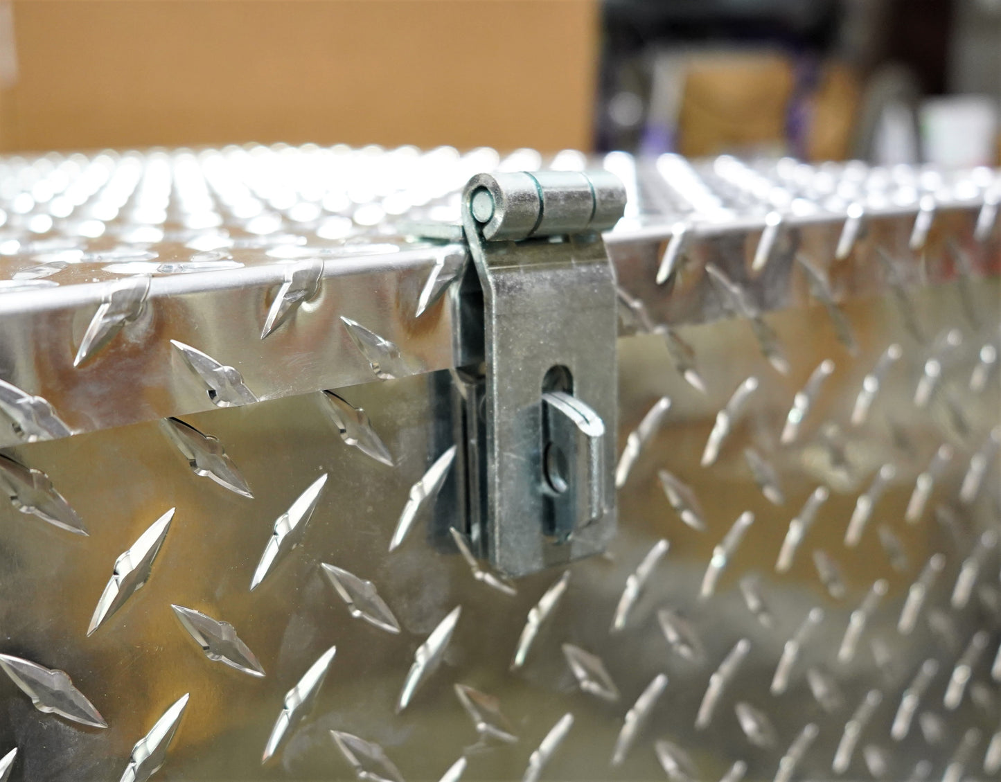 Box Diamond Plate Locking Box 24"/26"